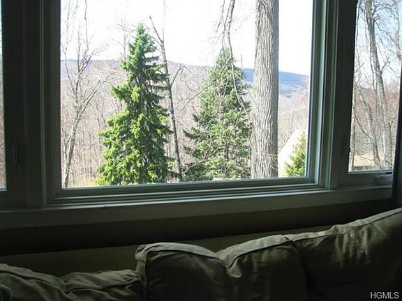 Fabulous sunset and mountain views from the living room.