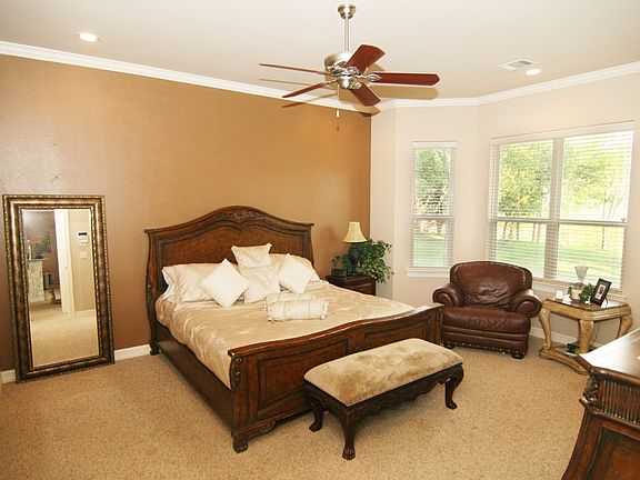 5th image of 2748 Wood Lake Dr