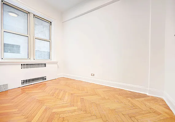 Rented by Urbane Brokerage | media 23