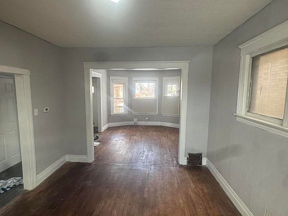 4th image of 5115 Seyburn St
