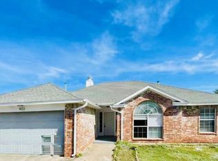 903 Queens Cir, Edmond, OK 73034