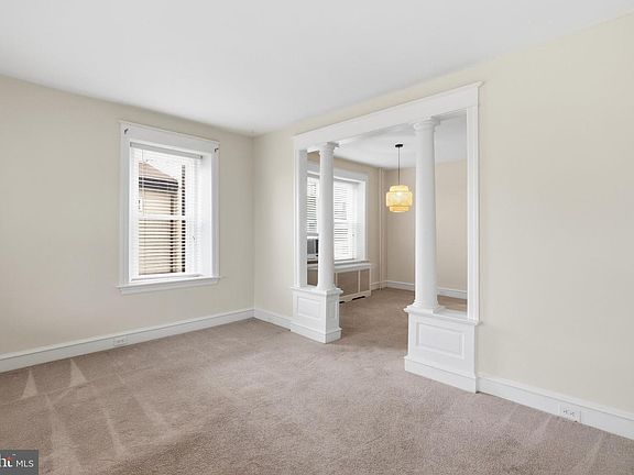 5th image of 313 E Broadway Ave