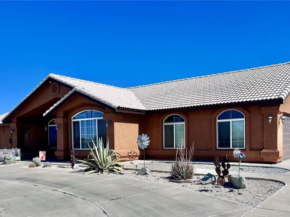 13565 Farmington St, Oak Hills, CA 92344