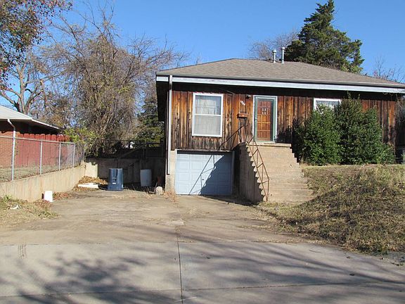 2nd image of 1864 E Pine Ave