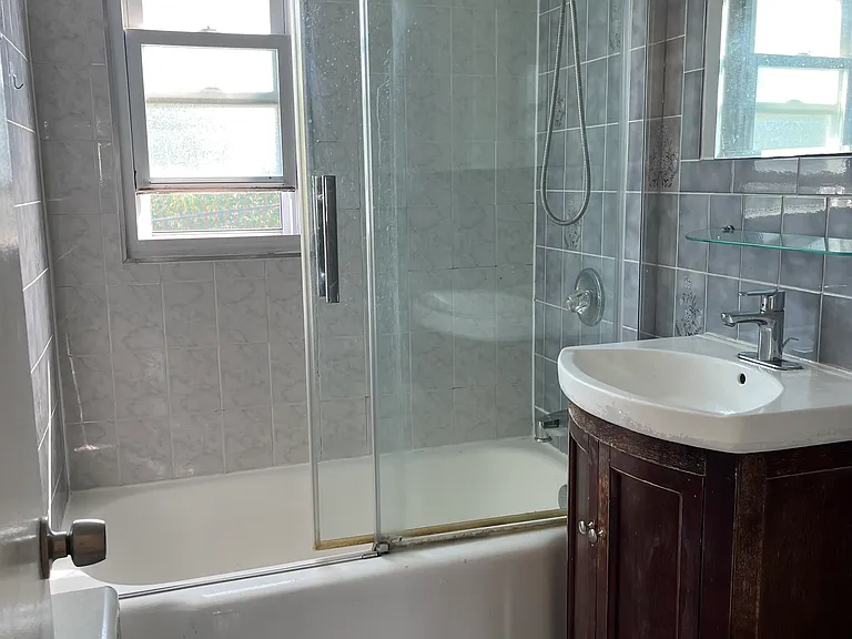 98 Hastings Ave #B — Photo 2