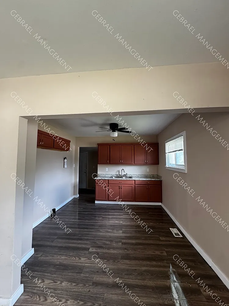 1202 Vermilya — Photo 3
