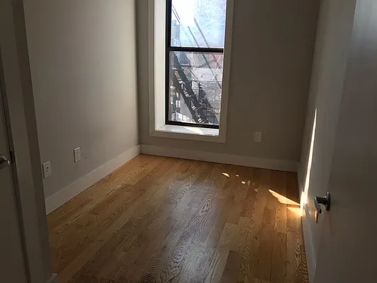 Rented by Premier Metro Realty Corp | media 29