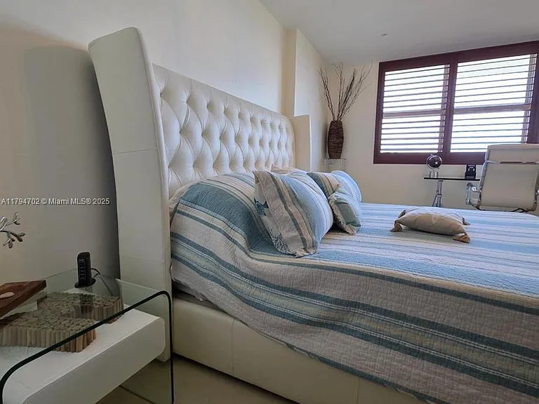 9225 Collins Ave #1409 — Photo 16