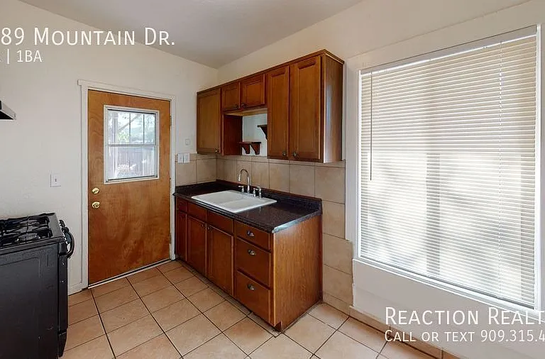 4189 Mountain Dr — Photo 10