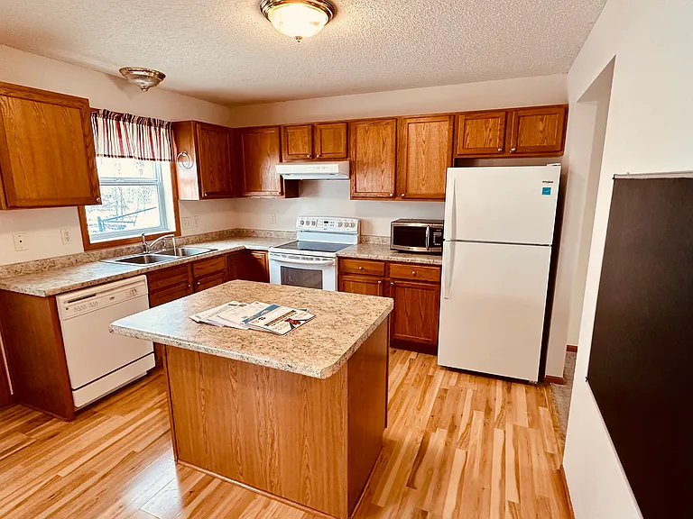 335 Sherwood Ave — Photo 3