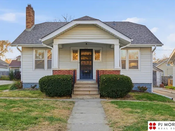 810 S 58th St, Omaha, NE 68106