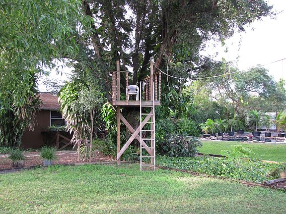 Tree Fort w/ Zip Line South