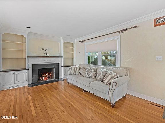 4th image of 125 Oaklawn Ave