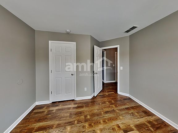 5th image of 2412 Newberry Ln