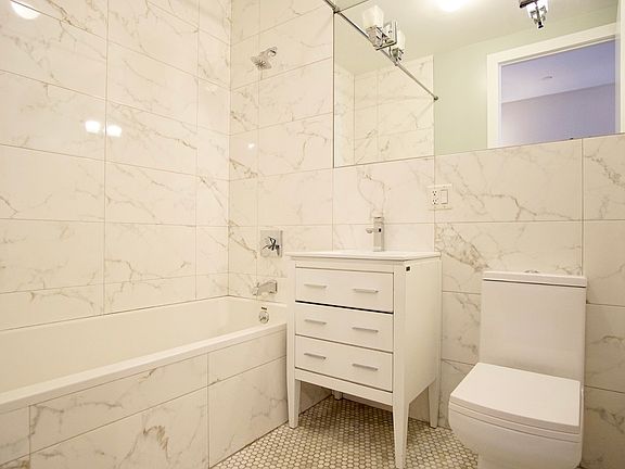 5th image of 167 Tompkins Ave APT 1F