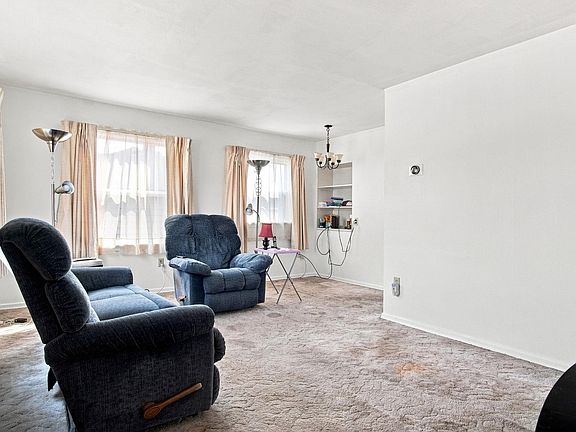 5th image of 2710 E Hoffman Ave