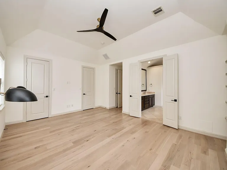3229 Maxroy St — Photo 32