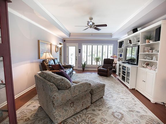 3rd image of 411 Adeline Dr
