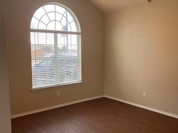 4th image of 6325 Stone Lake Dr