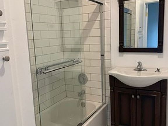2nd image of 125 N Doheny Dr APT 101