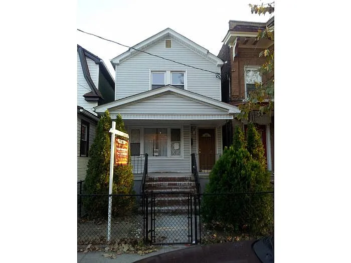 8806 91st Ave photo 1