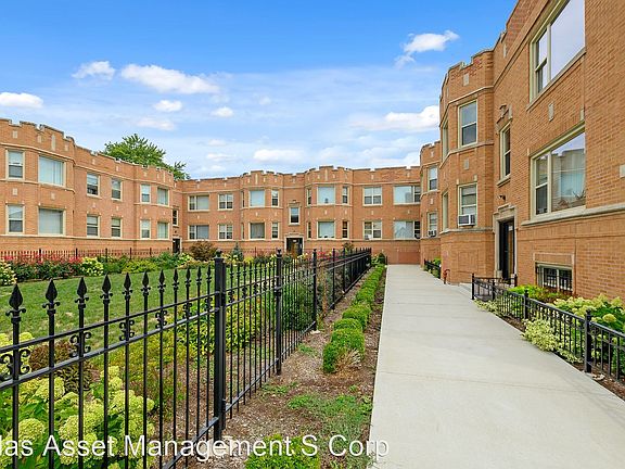 3rd image of 6519 S California Ave APT 2W