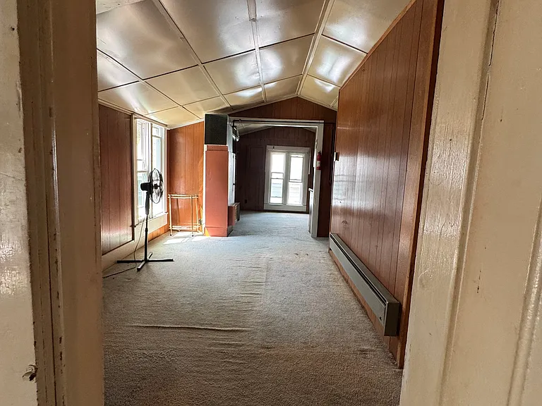 216 N Capital Ave — Photo 12