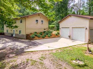 E1271 Larson Rd, Waupaca, WI 54981