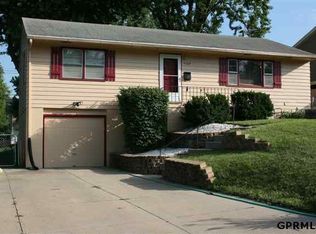 7769 Seward St, Omaha, NE 68114