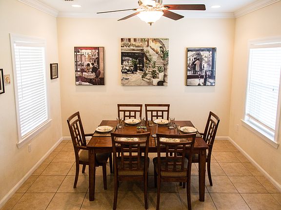 4th image of 33 Coral Way