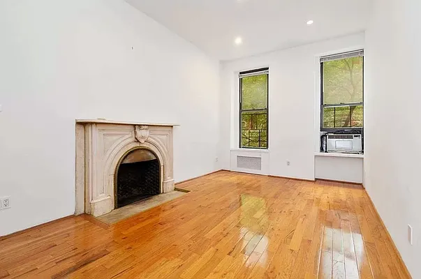 Rented by REAL New York | media 10