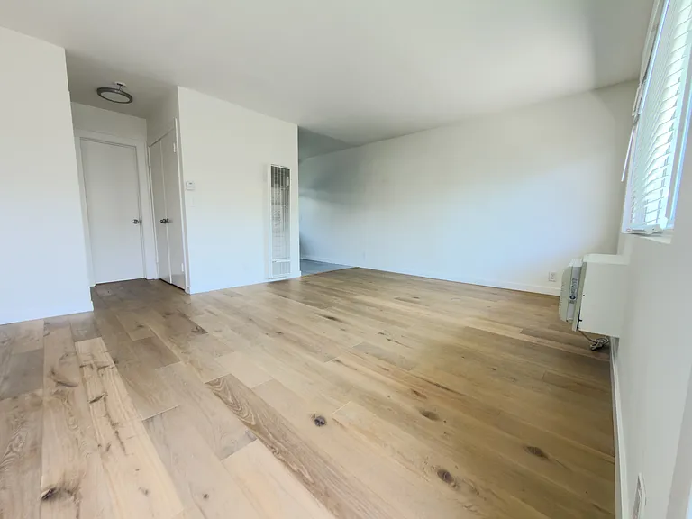 950 Magnolia Ave #33 — Photo 1