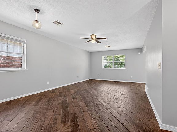 3rd image of 6748 NW 52nd St