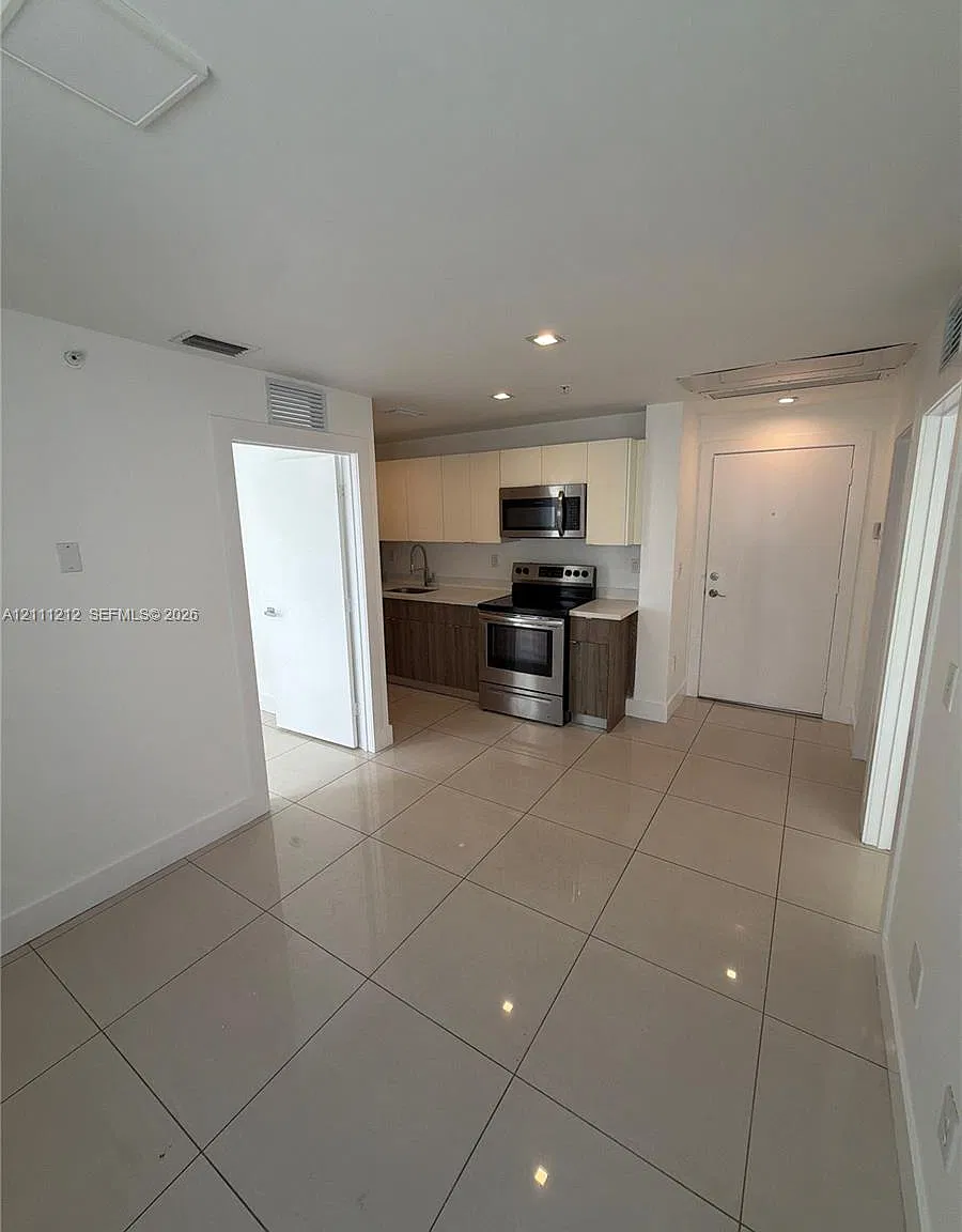 829 SW 18th Ave — Photo 3