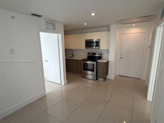 3rd image of 829 SW 18th Ave APT 107
