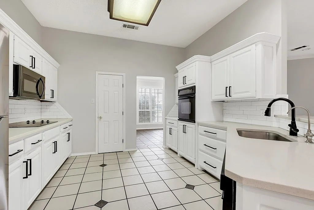 4 bed, 2.5 bath, 2158 sqft, $2,900 — Photo 4
