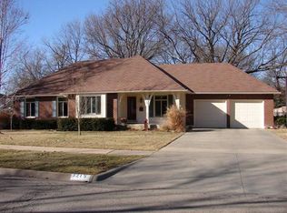 3215 SW Macvicar Ct, Topeka, KS 66611