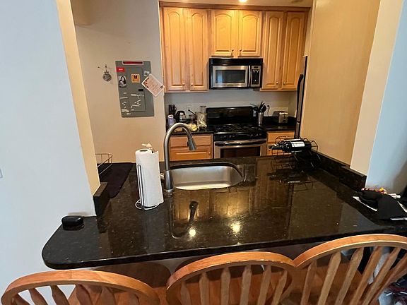 3rd image of 64A Telegraph St #1