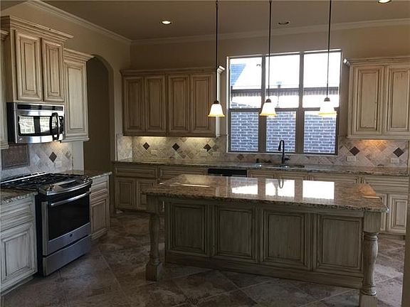 3rd image of 293 Aaron Dr