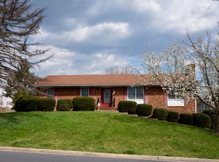842 Star Crest Dr, Harrisonburg, VA 22802