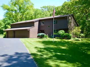 11755 Moore Woods Rd, Roscoe, IL 61073