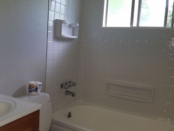 2nd image of 1006 Circuit Dr APT C