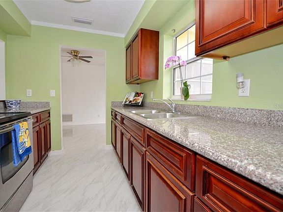 5th image of 1678 Brentlawn St