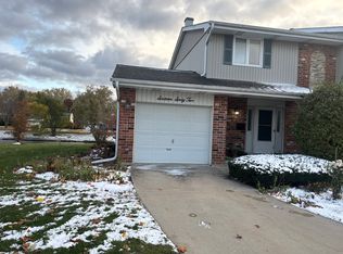 1662 Groton Ct, Wheaton, IL 60189