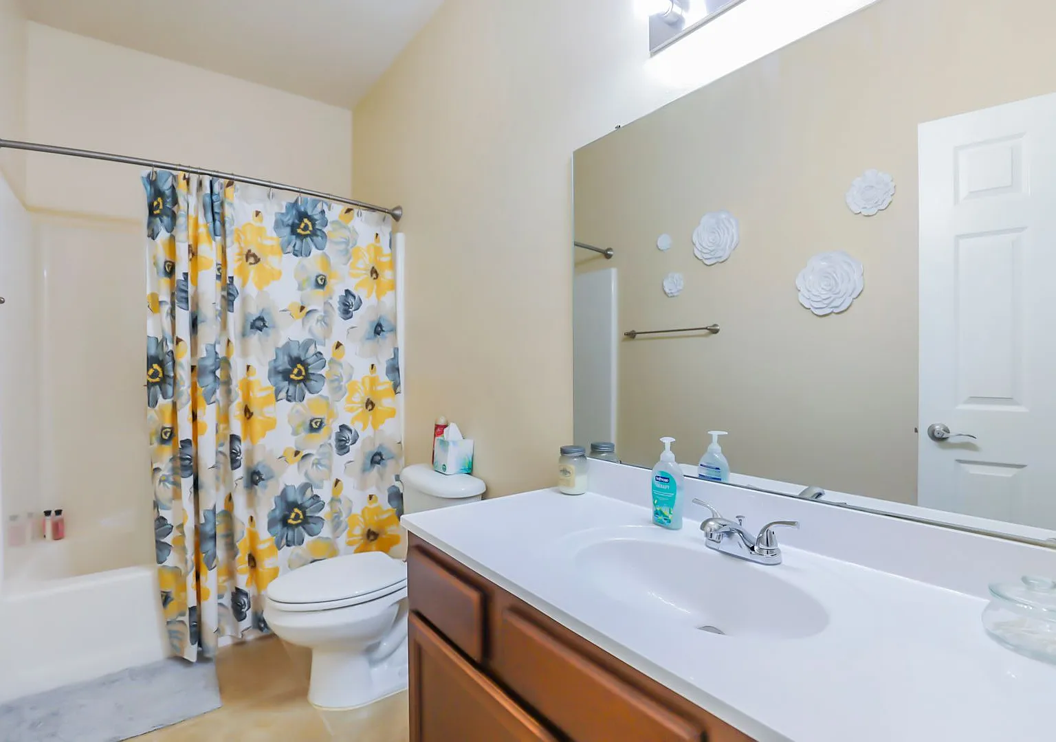 Pet Friendly 4 Bed 2 Bath Home! — Photo 4