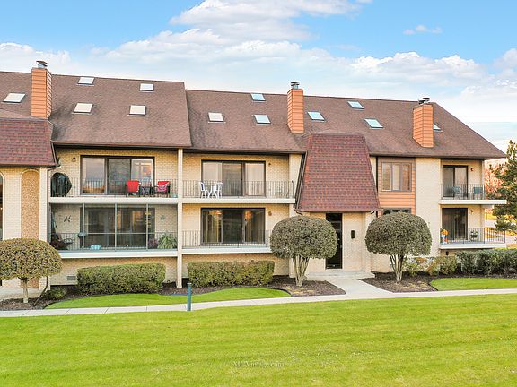 3rd image of 15701 Deerfield Ct Unit 2S