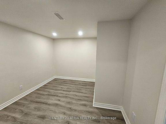 4th image of 733 Balaton Ave