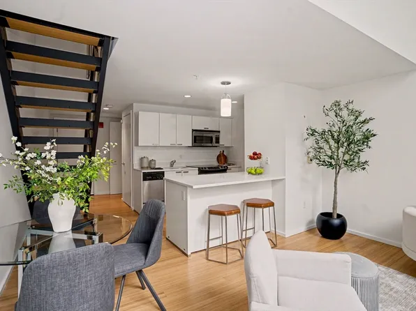 1 Earhart St Unit 115, Cambridge, MA 02141