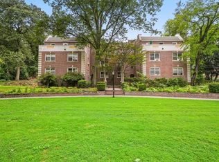 11 Sunnybrook Rd APT 3B, Bronxville, NY 10708