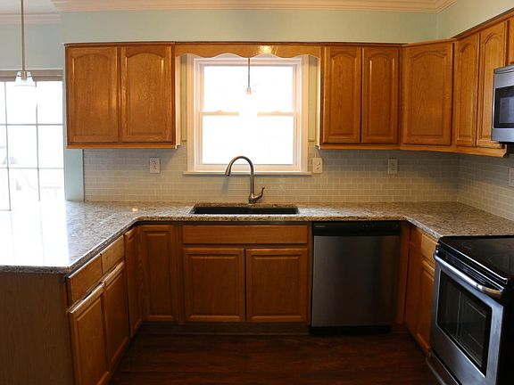 3rd image of 613 Keck St